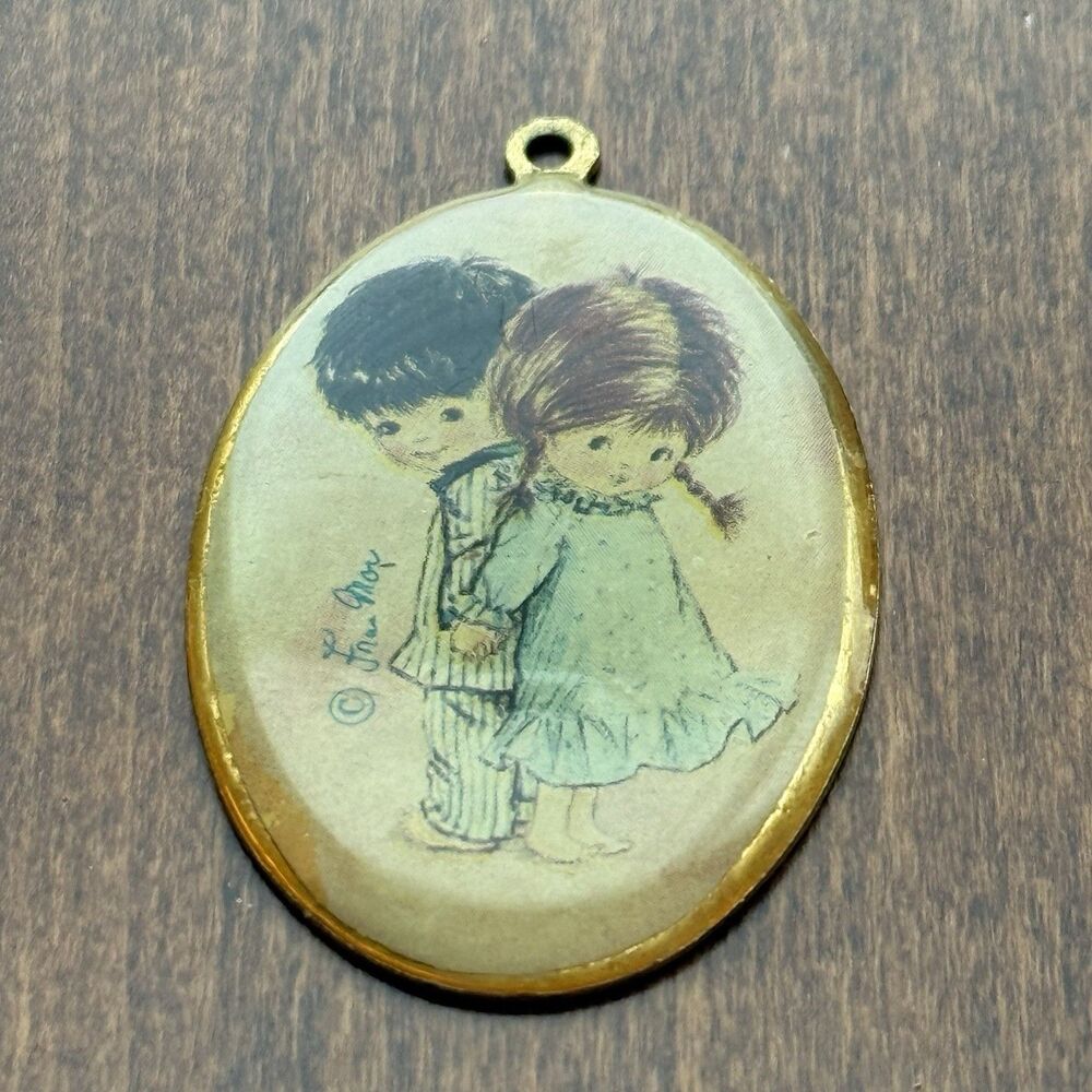 Vintage Fran Mon Necklace Pendant Adorable Boy & Girl Holding Hands In Their PJS